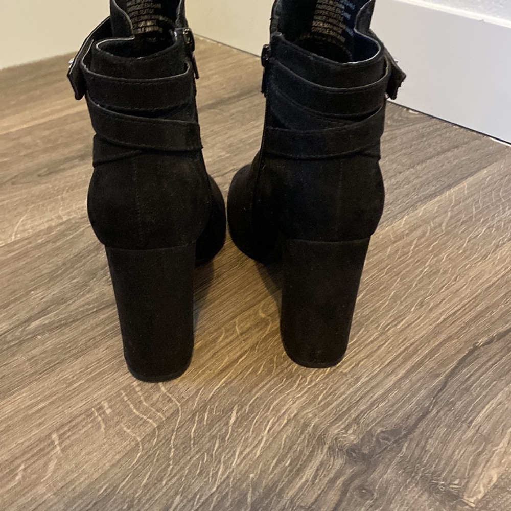 Black suede heeled boots - Picture 4 of 5